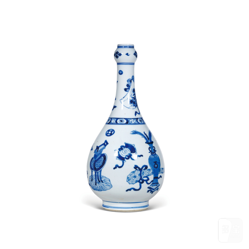 清康熙青花博古纹蒜头瓶
